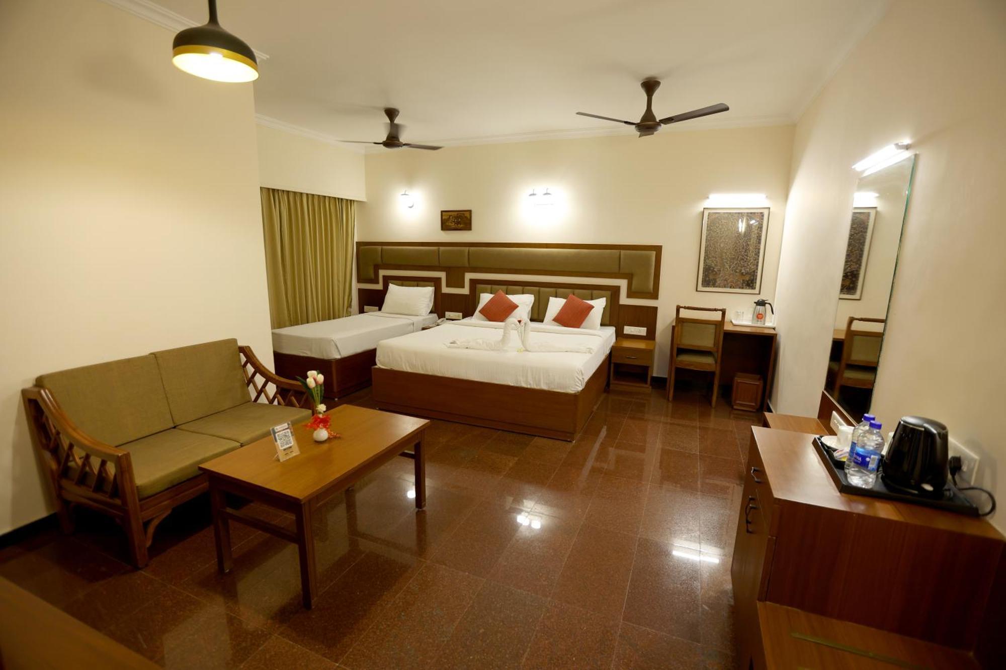 Hotel Breeze Residency Tiruchirappalli Zewnętrze zdjęcie